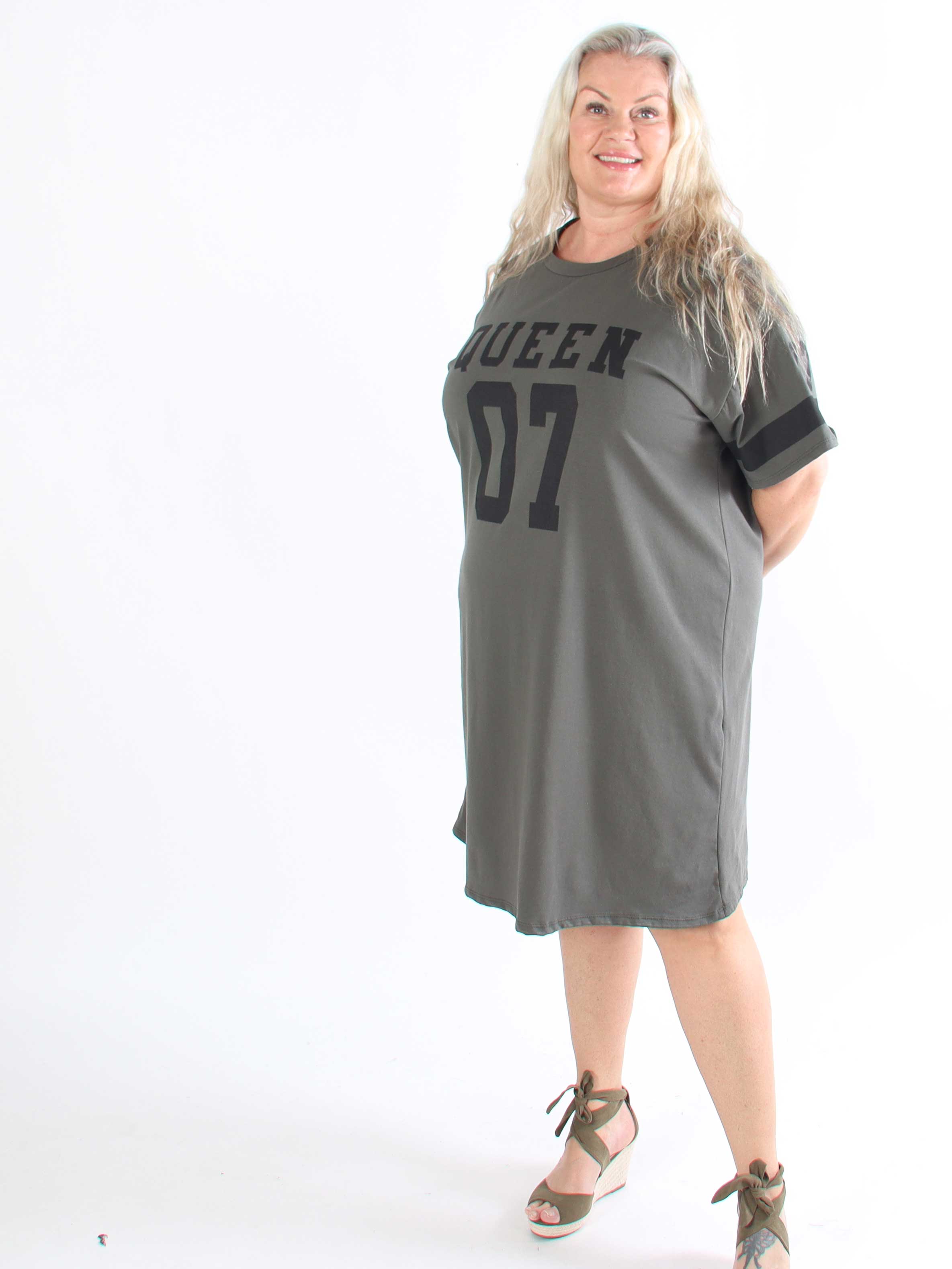 Millie - Plus size queen t-shirtklänning i mjuk bomull